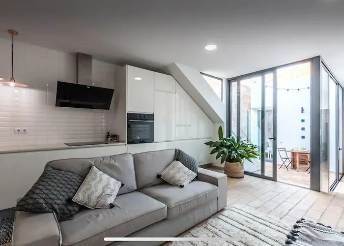 Traditional Townhouse With Private Patio And Pool